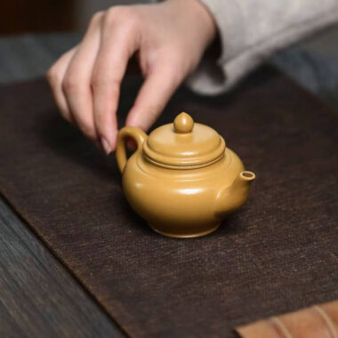 Yixing Zisha Teapot [Mini Xiao Ying Pot] (Huangjin Zhu Ni – 110ml)
