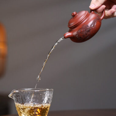 Full Handmade Yixing Zisha Teapot [Yi Jiangnan Fanggu Pot] (Dahongpao – 170ml)