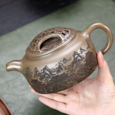 Yixing Zisha Teapot [Guanshan Niu Gai Pot] (Chenxiang Ni Firewood Firing – 700ml)