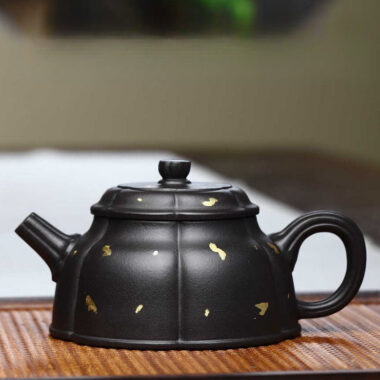 Full Handmade Yixing Zisha Teapot [Golden Half Moon Pot] (Shi Huang – 280ml)