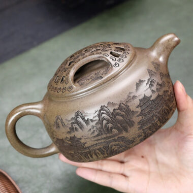 Yixing Zisha Teapot [Guanshan Niu Gai Pot] (Chenxiang Ni Firewood Firing – 700ml)
