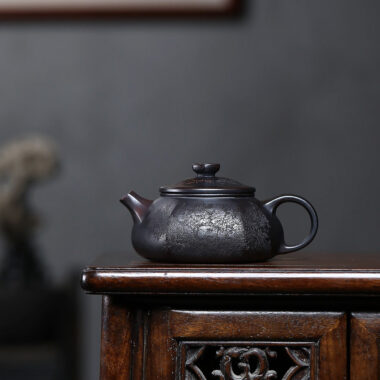 Yixing Zisha Teapot [Liufang Han Jiang] (Gu Hong Ni – 260ml)