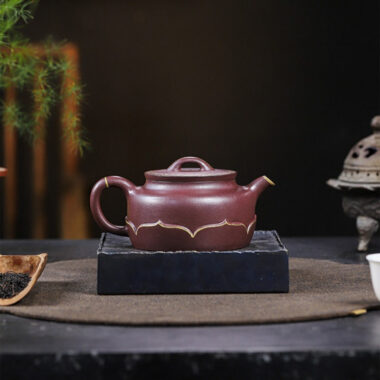 Full Handmade Yixing Zisha Teapot [Golden Lotus] (Zi Ni – 350ml)