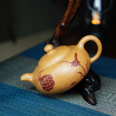 Full Handmade Yixing Zisha Teapot [Lotus Yuan Zhu Pot] (Wucai Lao Duan Ni – 220ml)