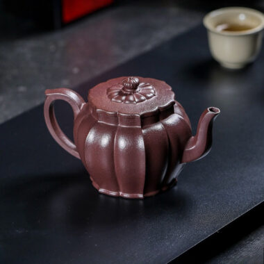 Full Handmade Yixing Zisha Teapot [Jinwen Gongdeng] (Zi Ni – 250ml)