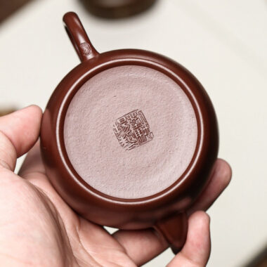 Full Handmade Yixing Zisha Teapot [Lianzi Pot] (Zi Zhu Ni – 190ml)