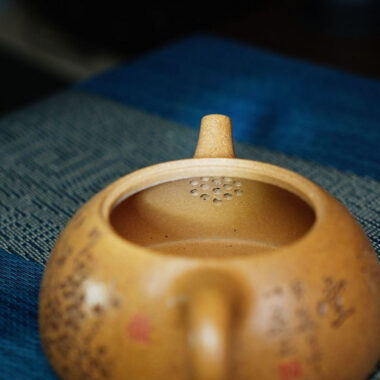 Full Handmade Yixing Zisha Teapot [Half Moon Pot] (Wucai Lao Duan Ni – 200ml)