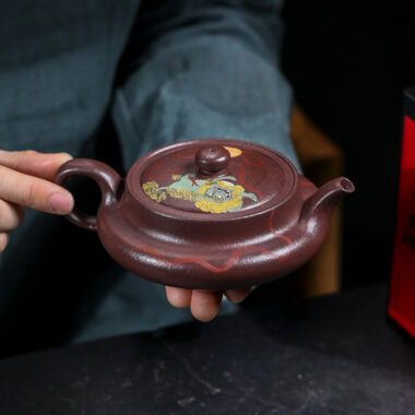 Full Handmade Yixing Zisha Teapot [Jiqing Tian Xia] (30 Mu Zi Ni – 260ml)