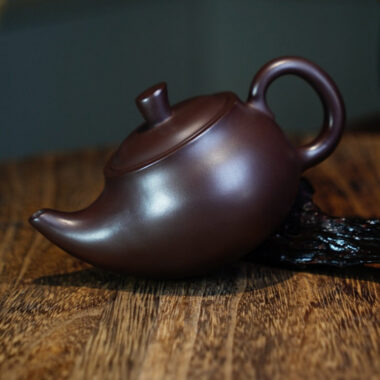 Full Handmade Yixing Zisha Teapot [Yandou Pot] (Lao Zi Ni – 180ml)