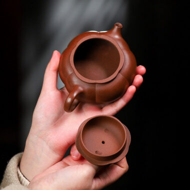 Yixing Zisha Teapot [Plum Han Jiang] (Zi Ni – 180ml)