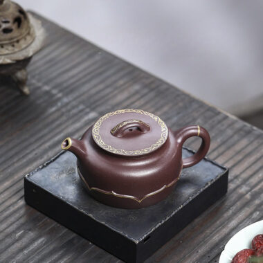 Full Handmade Yixing Zisha Teapot [Golden Lotus] (Zi Ni – 350ml)