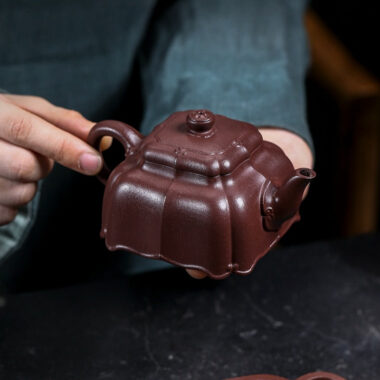 Full Handmade Yixing Zisha Teapot [Feiling] (Zi Ni – 180ml)