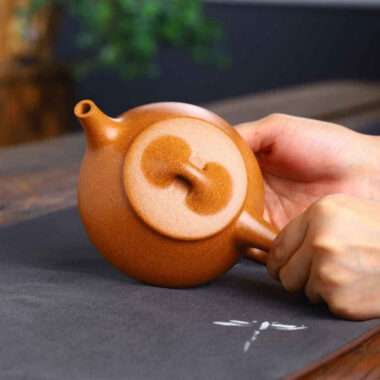 Full Handmade Yixing Zisha Teapot [Jingzhou Shi Piao Pot] (Wucai Lao Duan Ni – 200ml)