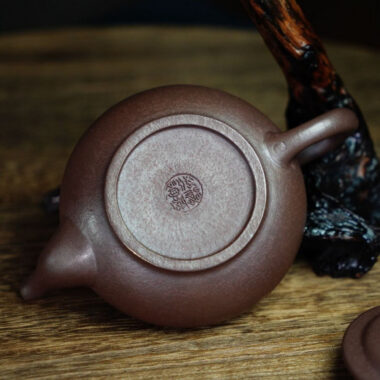 Full Handmade Yixing Zisha Teapot [Shang Xin Qiao Pot] (Zi Ni – 210ml)