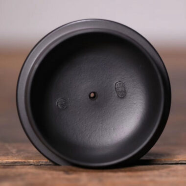 Full Handmade Yixing Zisha Teapot [Xu Bian Pot] (Hei Ni – 200ml)