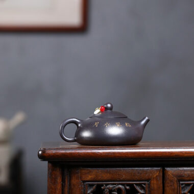 Yixing Zisha Teapot [Song Feng Shui Yue] (Hei Jinsha – 230ml)