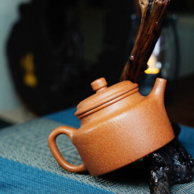 Full Handmade Yixing Zisha Teapot [Dezhong Pot] (Jiang Po Ni – 180ml)