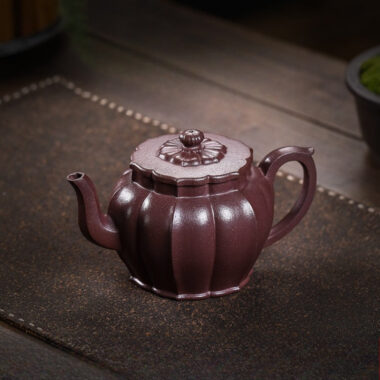Full Handmade Yixing Zisha Teapot [Jinwen Gongdeng] (Zi Ni – 250ml)