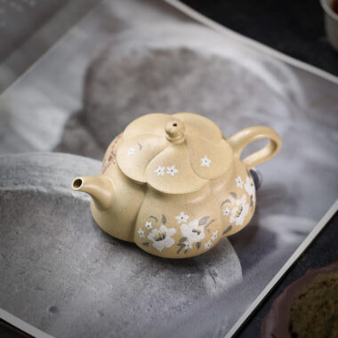 Full Handmade Yixing Zisha Teapot [Yin Cui] (Bensan Lu Ni – 120ml)