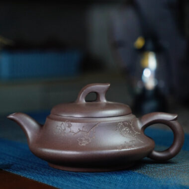 Full Handmade Yixing Zisha Teapot [Smooth & Fine Pot] (Zi Ni – 350ml)