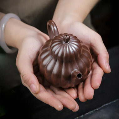 Full Handmade Yixing Zisha Teapot [Ling Hua Qiu Shui] (Jin Sha Zi Ni – 200ml)