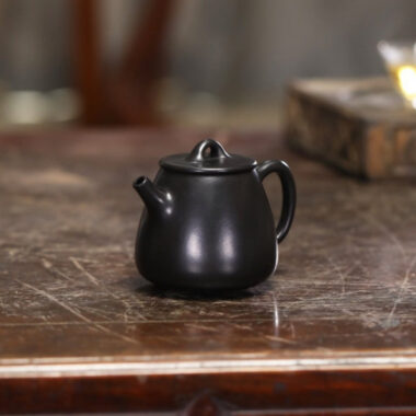 Full Handmade Yixing Zisha Teapot [Gao Shi Piao Pot] (Hei Ni – 200ml)