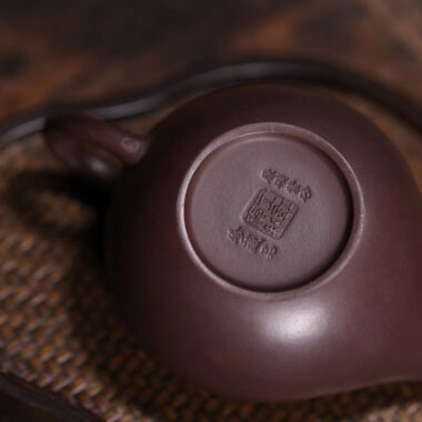 Full Handmade Yixing Zisha Teapot [Shen Deng Yandou Pot] (Zi Ni – 125/170ml)