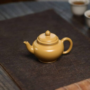 Yixing Zisha Teapot [Mini Xiao Ying Pot] (Huangjin Zhu Ni – 110ml)