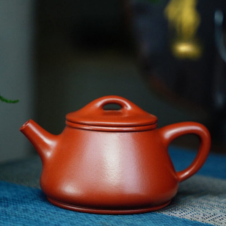 Full Handmade Yixing Zisha Teapot [Gao Shi Piao Pot] (Dahongpao – 200ml)