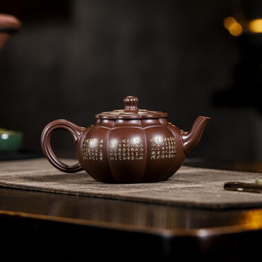 Full Handmade Yixing Zisha Teapot [Yipin Qing Lian] (Lao Ge Zi Ni – 350ml)