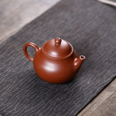 Yixing Zisha Teapot [Pear Pot] (Jiang Po Ni – 120ml)