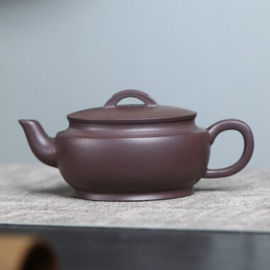Full Handmade Yixing Zisha Teapot [Dayun Hanwa Pot] (Lao Zi Ni – 250ml)