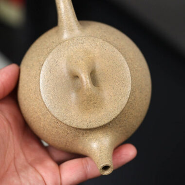 Full Handmade Yixing Zisha Teapot [Jingzhou Shi Piao Pot] (Zhima Duan Ni – 200ml)