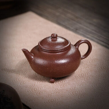 Full Handmade Yixing Zisha Teapot [Shui Ping Tripod] (Tao Hua Ni – 210ml)