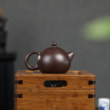 Full Handmade Yixing Zisha Teapot [Xishi Pot] (Lao Zi Ni – 200ml)