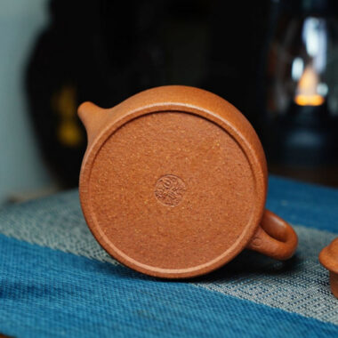 Full Handmade Yixing Zisha Teapot [Dezhong Pot] (Jiang Po Ni – 180ml)