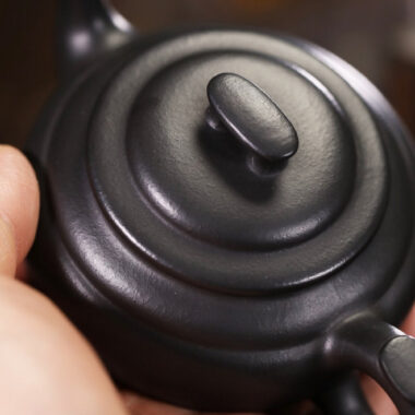 Full Handmade Yixing Zisha Teapot [Shang Xin Qiao Pot] (Hei Ni – 190ml)