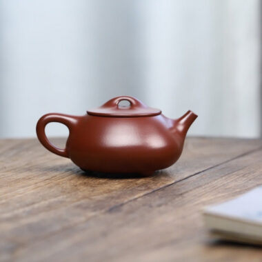 Full Handmade Yixing Zisha Teapot [Jingzhou Shi Piao Pot] (Zi Zhu Ni – 240ml)