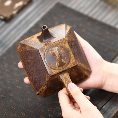 Yixing Zisha Teapot [Sifang Chou Jiao] (Longgu Jin Sha – 320ml)