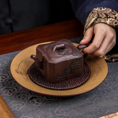 Full Handmade Yixing Zisha Teapot [Gao Peng Man Zuo] (Lao Zi Ni – 180ml)