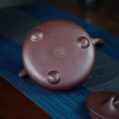 Full Handmade Yixing Zisha Teapot [Jingzhou Shi Piao Pot – Jiang Jin Jiu] (Zi Ni – 300ml)