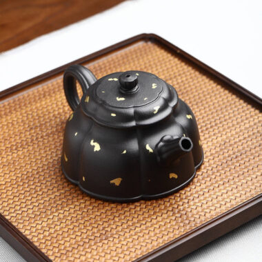 Full Handmade Yixing Zisha Teapot [Golden Half Moon Pot] (Shi Huang – 280ml)