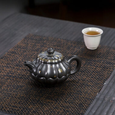 Full Handmade Yixing Zisha Teapot [Piao Hua Jin Ling] (Tian Qing Ni – 270ml)