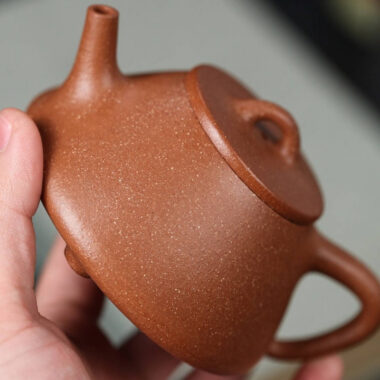 Full Handmade Yixing Zisha Teapot [Ziye Shi Piao Pot] (Jiang Po Ni – 220ml)