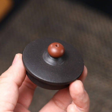 Full Handmade Yixing Zisha Teapot [Good Luck & Fortune] (Hei Ni – 140ml)