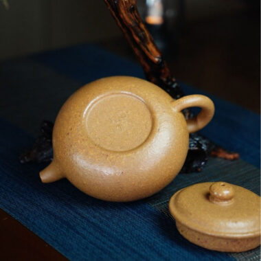 Full Handmade Yixing Zisha Teapot [Fanggu Pot] (Duan Ni – 260ml)