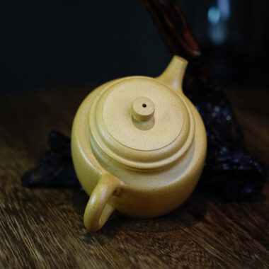 Full Handmade Yixing Zisha Teapot [Dezhong Pot] (Bensan Ni – 170ml)