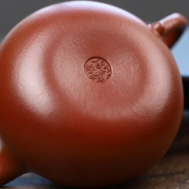 Full Handmade Yixing Zisha Teapot [Jia Duan Pot] (Dahongpao – 170ml)