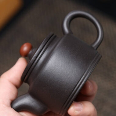 Full Handmade Yixing Zisha Teapot [Good Luck & Fortune] (Hei Ni – 140ml)