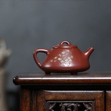 Yixing Zisha Teapot [Plum Blossom Ziye Shi Piao] (Hong Pi Long – 270ml)